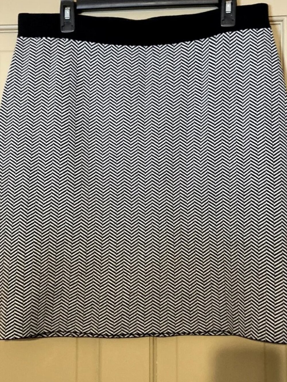 EUC Women’s Elle Black White Herringbone Pencil Skirt